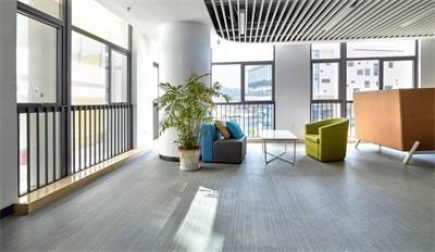 办公室装修考虑哪些才能选购好的实木地板